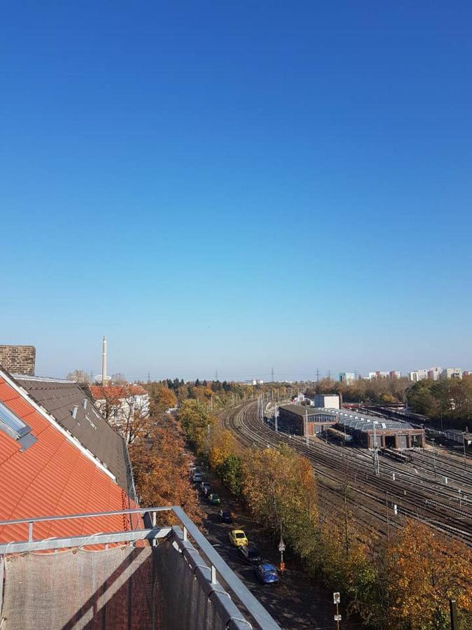 Helle Dachgeschosswohnung Fuer 8 Personen In Zentraler Lage Berlin Extérieur photo