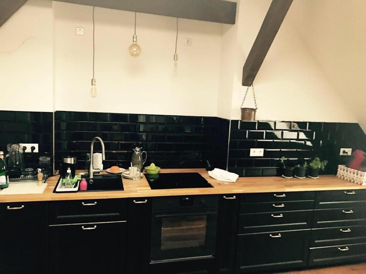 Helle Dachgeschosswohnung Fuer 8 Personen In Zentraler Lage Berlin Extérieur photo