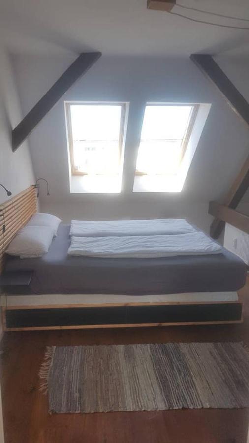 Helle Dachgeschosswohnung Fuer 8 Personen In Zentraler Lage Berlin Extérieur photo