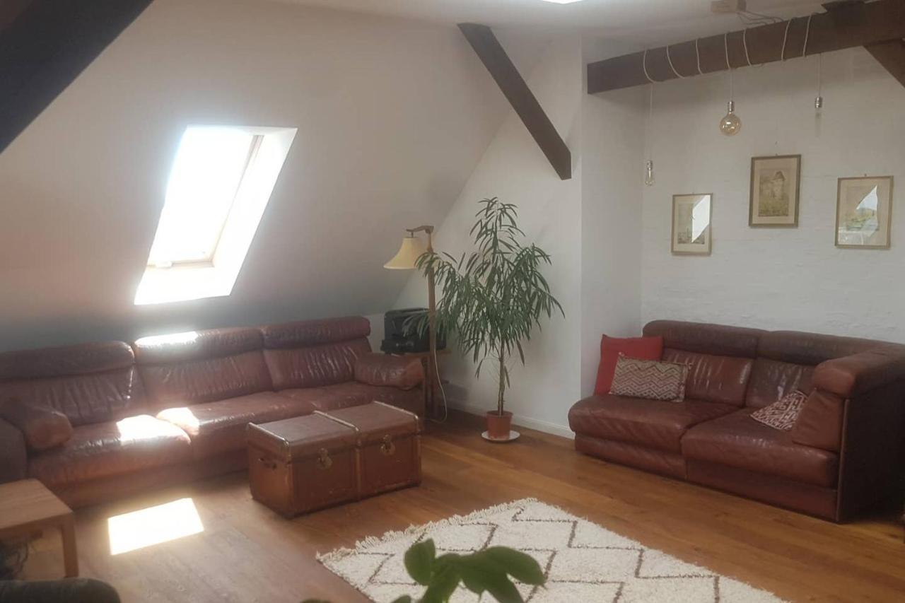 Helle Dachgeschosswohnung Fuer 8 Personen In Zentraler Lage Berlin Extérieur photo